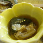 活き物の証、アワビの肝刺し。