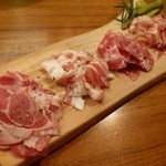 baru Publo - 【H26.6.14】お肉の盛り合わせ。生ハム・サラミ・パンチェッタ・コッパのイタリア産お肉盛り合わせ。