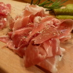 baru Publo - 【H26.6.14】お肉の盛り合わせ。生ハム・サラミ・パンチェッタ・コッパのイタリア産お肉盛り合わせ。