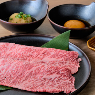 当店名物「とろ肉3秒炙り」は必食！厳選したサーロインを使用◎