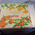 ファソラ スーベニア - オレンジ＆マンゴーをあしらったトロピカルなパッケージ