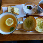 はあぶ工房 トゥギャザー - はちみつレモンハーブティーとモーニングセット