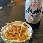 更科 斉とう - ビールと蕎麦を揚げたもの
