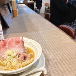 麺屋 聖 - カウンターは、何と畳張り！