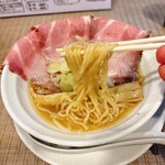 麺屋 聖 - 麺は中太です