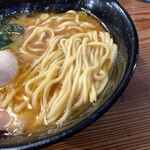 家系ラーメン クックら - 王道家の中太麺。