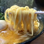家系ラーメン クックら - 麺リフト。