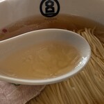 HACHI - 鶏ベースの繊細なスープ