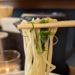 HACHI - パツンとモチモチの相反する食感を実現させた麺