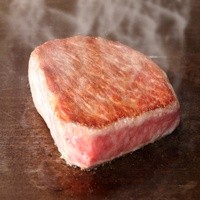 長期熟成と技が光る『神戸牛ロースステーキ』 100g