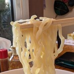 喜一 - 中太麺が絶品スープに絡む