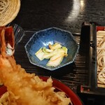 一成 - 天丼とセットの漬物