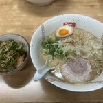 らーめん弥七 - 醤油らーめん\900+ヘタめし\400