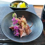 蘇TETSU - ホタルイカ　紫蘇の花をあしらって