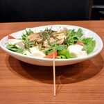 旨唐揚げと居酒メシ ミライザカ - 蒸し鶏と豆腐の豆苗サラダ