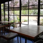 茶寮つぼ市製茶本舗 - 中庭の風情ある眺め