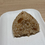 資さんうどん 両国店 - かしわおにぎり 1個 ¥130