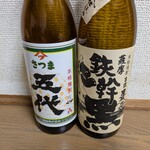 石走ラーメン - ・薩摩川内市で買った、地元の焼酎、◯++五代白麹#山本酒造、キレ強めの芋風味に甘味辛味スッキリ、◯+鉄幹黒麹古式甕仕込み#オガタマ酒造、まろやか甘味後アルコールのアタックにキレ味骨太黒麹らしさ弱め