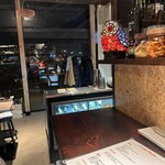 Deli & Vino Maru-shu Sante - 店から外を見る