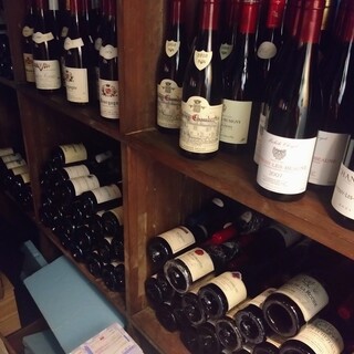 古酒から現代生産者まで、幅広いフランスワインへのこだわり