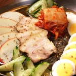 Hanryuu Makkori Sakaba Kusano Ya - さっぱりと〆!!韓国冷麺♪