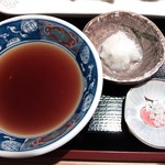 菊屋らん丸 - やさい天せいろ￥1480の天つゆ、粗塩、大根下ろし（H26.7.4撮影）