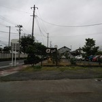 菊屋らん丸 - 店舗駐車場より須賀川駅方面（H26.7.4撮影）