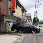 大分ラーメン 十八番 - 歩道が通れん