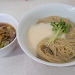 ラーメン星印 - 【４月限定ラーメン】「和出汁で食べる昆布水のとろろつけそば+ミニ名古屋コーチンの玉子かけごはん」つけダレはカツオ厚削り・サバ厚削り・白口煮干し・椎茸で旨味を抽出した魚介系スープにラードを入れた醤油味。羅臼昆布で作った昆布水にゆめちから100％の細麺ととろろ芋がかかった麺丼。