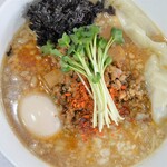 ラーメン星印 - 【１月限定ラーメン】「ちょっぴり辛くてちょっぴり痺れる煮干しとサバ節の背油味噌らぁ麺　特製」麺は８番平打ち手もみ麺、スープは白煮干し・背黒煮干し・サバ節を大量に使用した魚介系。京都産赤だしを始めとする３種類の味噌を合わせた味噌だれ。具材は山椒・唐辛子・ニンニクで味付けした豚ひき肉・玉ねぎみじん切り・カイワレ・メンマ・岩海苔。