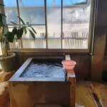 安楽温泉 鶴乃湯 - 水風呂　霧島裂過水