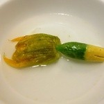 ウシマル - ズッキーニの花とシラス