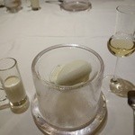 ウシマル - ドルチェ　自家製牛乳のジェラートと自家製ヨーグルトのジェラート、ヤギ乳の飲むヨーグルト