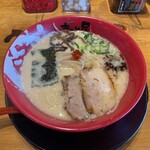 ラーメン まこと屋 - 料理写真:牛白湯ラーメン820円
