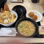 かつや 成増店 - 海老タレカツと親子丼の合い盛り丼、とん汁(大)、チーズコロッケ(2個)