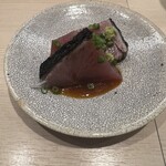 鮨みやもと - メジマグロたたき、卵黄ニンニクソース