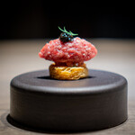 USHIGORO S. - キャビアと和牛の燻製タルタル