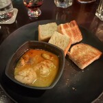 BAR レモンハート - おつまみ　味噌ベースでトムヤムクン風のオイルが！エビとたぶん牡蠣が入ってます　美味しい！