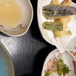 弥助鮨 - 天ぷらにサラダ