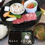 肉の割烹 田村  - 牛カルビ・ホルモンセット(1380円）