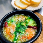 300 En Izakaya Yagobee - 牡蠣與酪梨的蒜香橄欖油法國麵包