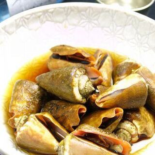 「亀の手」やチャンバラ貝など、愛媛の珍味や地元食材がずらり