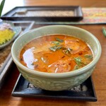 カフェモン - トムヤムスープ（¥200税込）
      魚介のトムヤムスープ、トムヤムタレー♪ これがもう〜最っ高にうまいのよ！('ﾛ')/'ﾛ')/'ﾛ')/'ﾛ')/うまーイ!!!