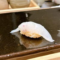 鮨 飛鳥 - 宮城県産天然ヒラメ(白醤油とすだち)