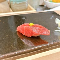 鮨 飛鳥 - まぐろ赤身の漬け(和からし)