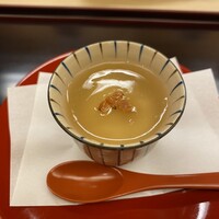 露庵 菊乃井 木屋町店 - 一品目　ホタテとつぶ貝の茶碗蒸し　海鼠の干物