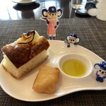 リストランテ プレーゴ - フォッカチャにピザ生地の揚げパン。おかわり出来ます❣️