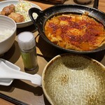 やよい軒 - 旨辛チゲとから揚げの定食¥1,090