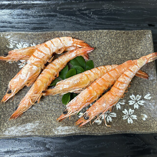甘くてぷりぷりとした自社養殖の車海老を多彩な料理で堪能！