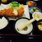 Takao Rengaya - 御膳はご飯やお味噌汁の他に4種類の小鉢が付く、飽きない味と栄養のバランスの取れたものになっています。